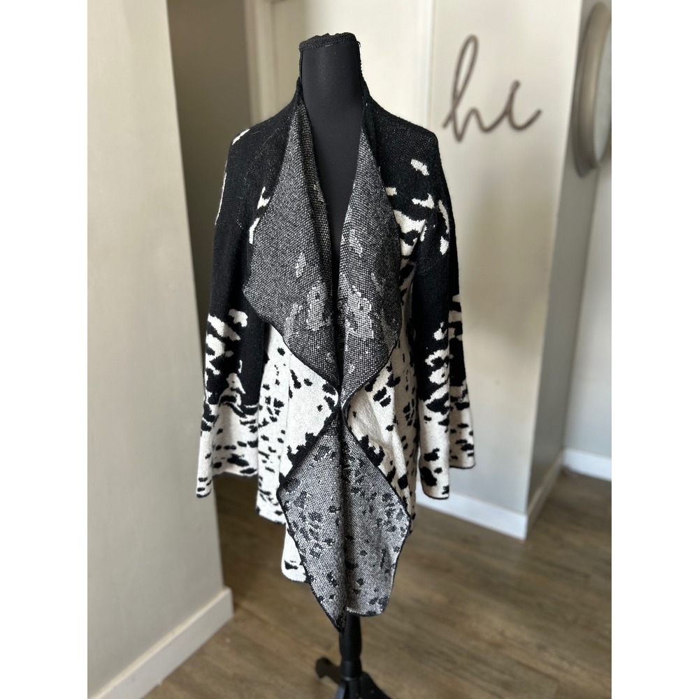 POL Womens Black White Abstract Open Front Waterfall Cardigan Sweater Size Small
